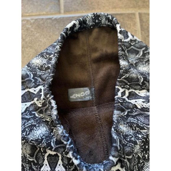 ❌❌SOLD❌❌ Just Cozy leggings faux fur snakeskin print black white size large - Picture 6 of 9